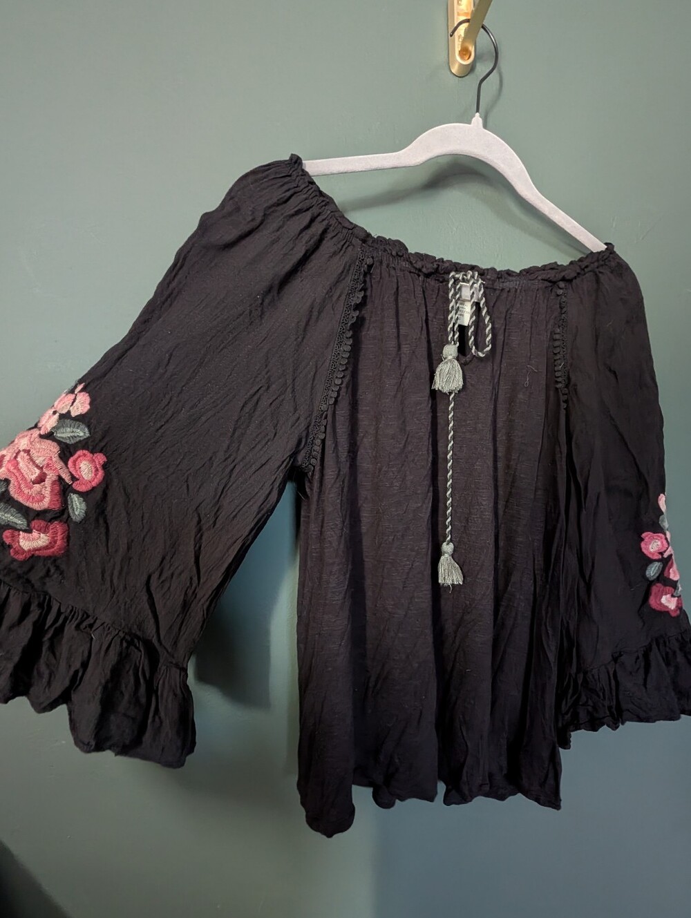 Vintage America Black Blouse with Gray Tassel Drawstring And Floral Embroidery - Picture 4 of 6